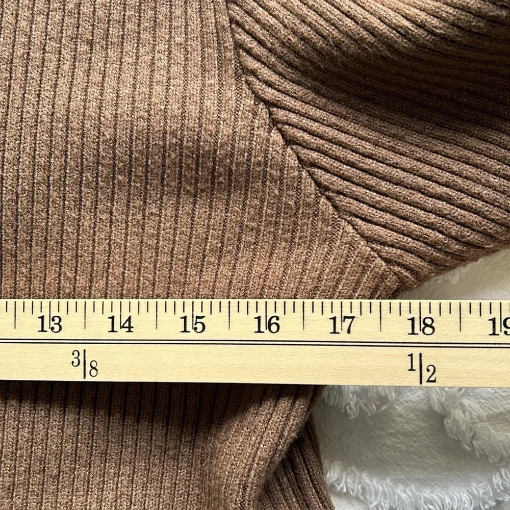 NWT Fate Ribbed Turtleneck by Vici, chocolate (brown), women’s size medium.